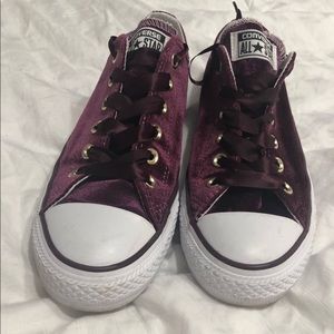 Maroon converse